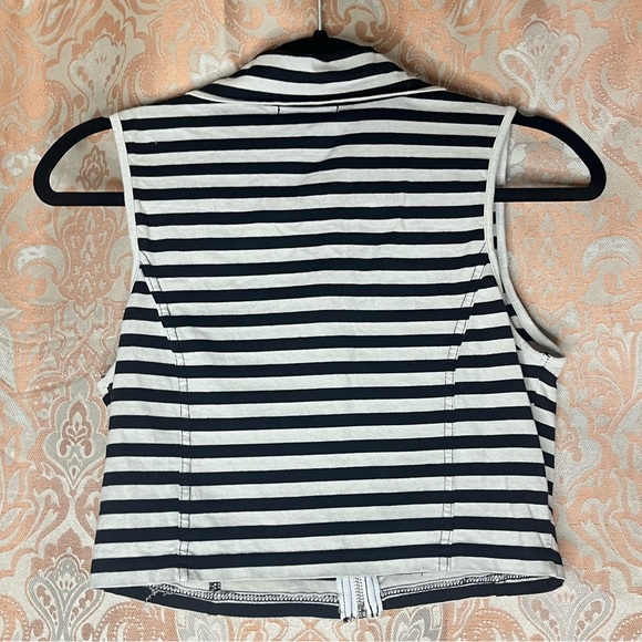 Striped sleeveless retro top - Picture 3 of 3